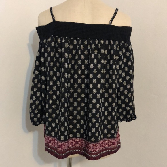 Maurices off the shoulder top with straps. Size med - Picture 6 of 9